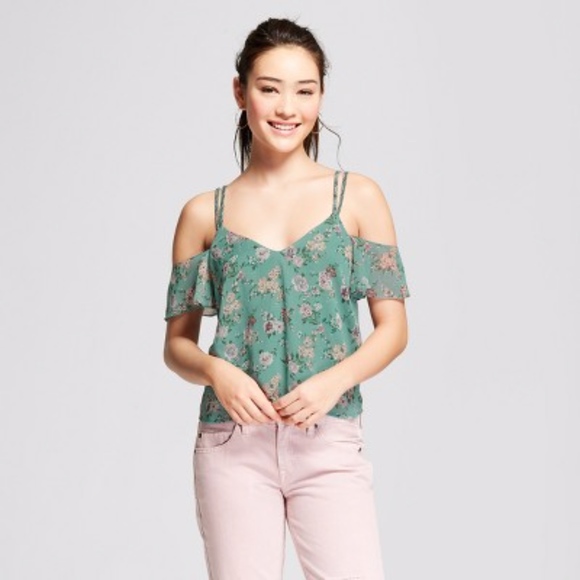 Xhilaration Cold Shoulder Top size Medium - Picture 1 of 4